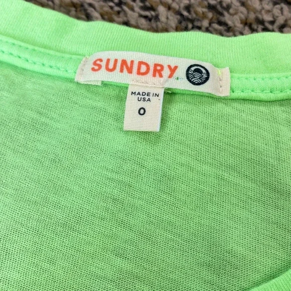 NWOT Sundry Pop Lime Athletic Crew Neck T-shirt - Picture 5 of 6